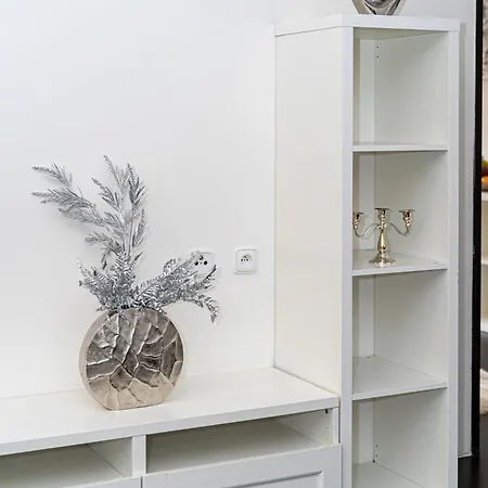 Ice Queen's Kingdom Apartment *